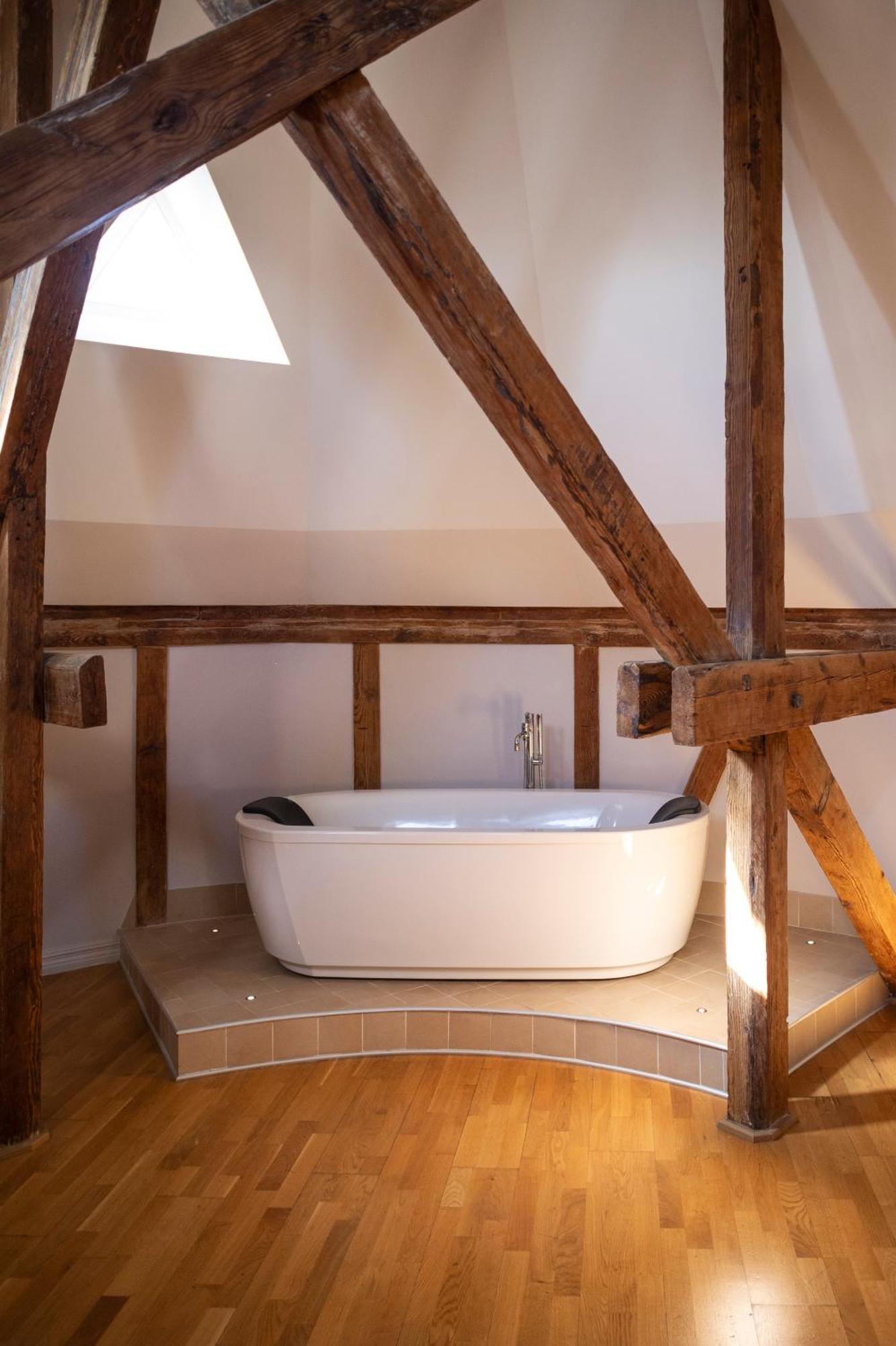 Opera Hotelli 4*