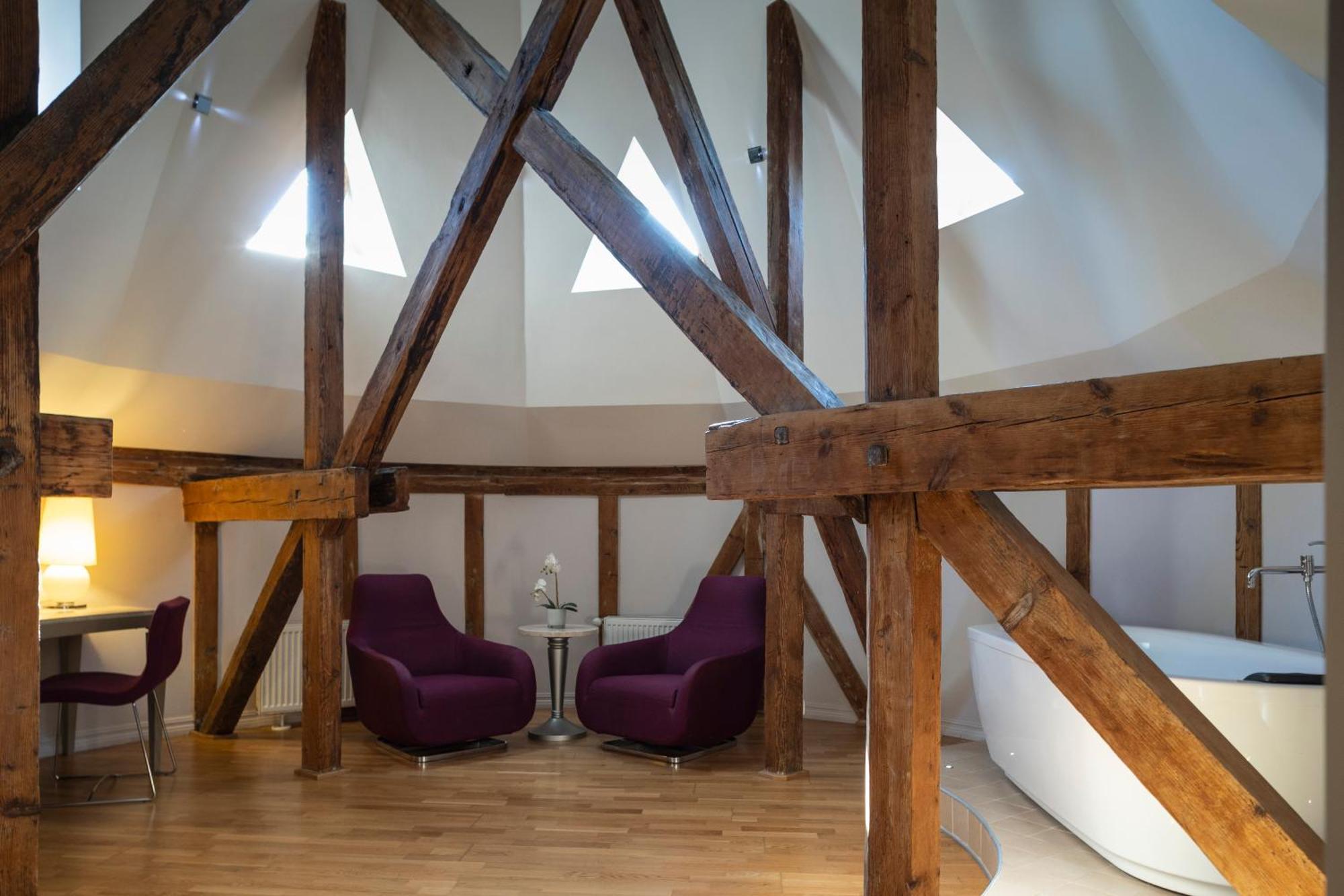 Hotelli Opera 4*