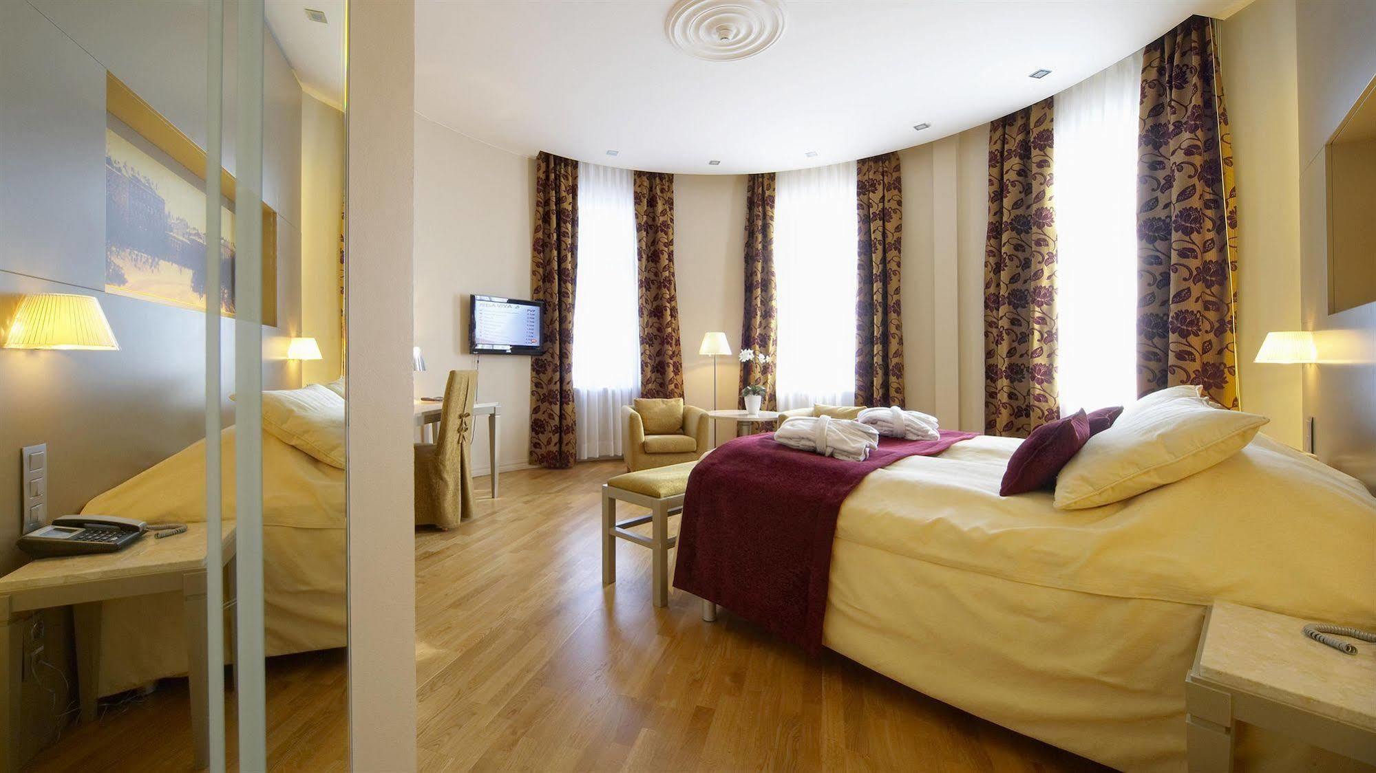Opera Hotelli 4*